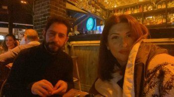 شاهد .. برومانسية طاغية .. هكذا هنأ إيلي متري زوجته بعيد ميلادها-بالصور