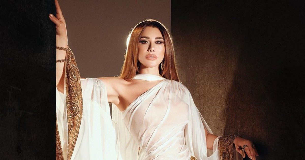 شاهد .. فستان نجوى كرم يعود لعام 1958.. هذه قصته وهكذا أعادت تصميمه