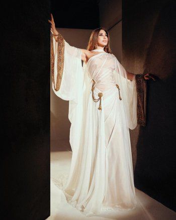 شاهد .. فستان نجوى كرم يعود لعام 1958.. هذه قصته وهكذا أعادت تصميمه