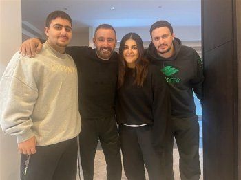 شاهد .. أحمد السقا بصورة مع أولاده.. وهكذا أصبحوا في مرحلة الشباب