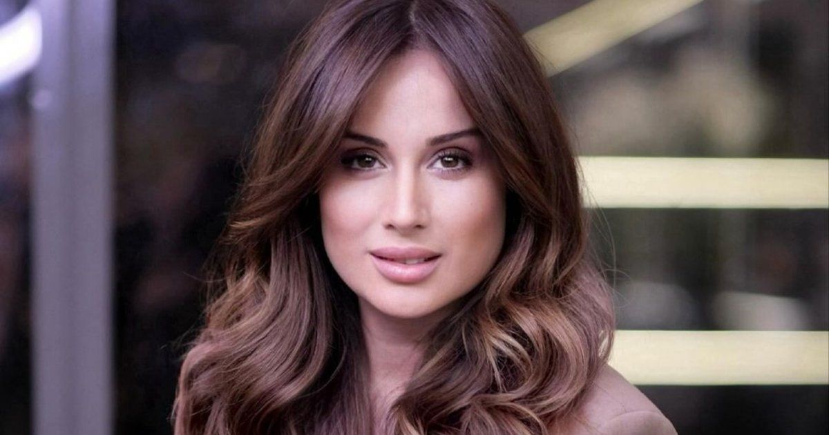 شاهد .. كارين رزق الله تخضع لجلسة تصوير مثيرة للجدل.. هكذا بدت وهي تدخن السجائر