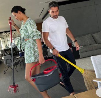 شاهد .. وسام بريدي يحمل مكنسة وريم السعيدي تمسك بممسحة وهذا ما يفعلانه-بالصورة