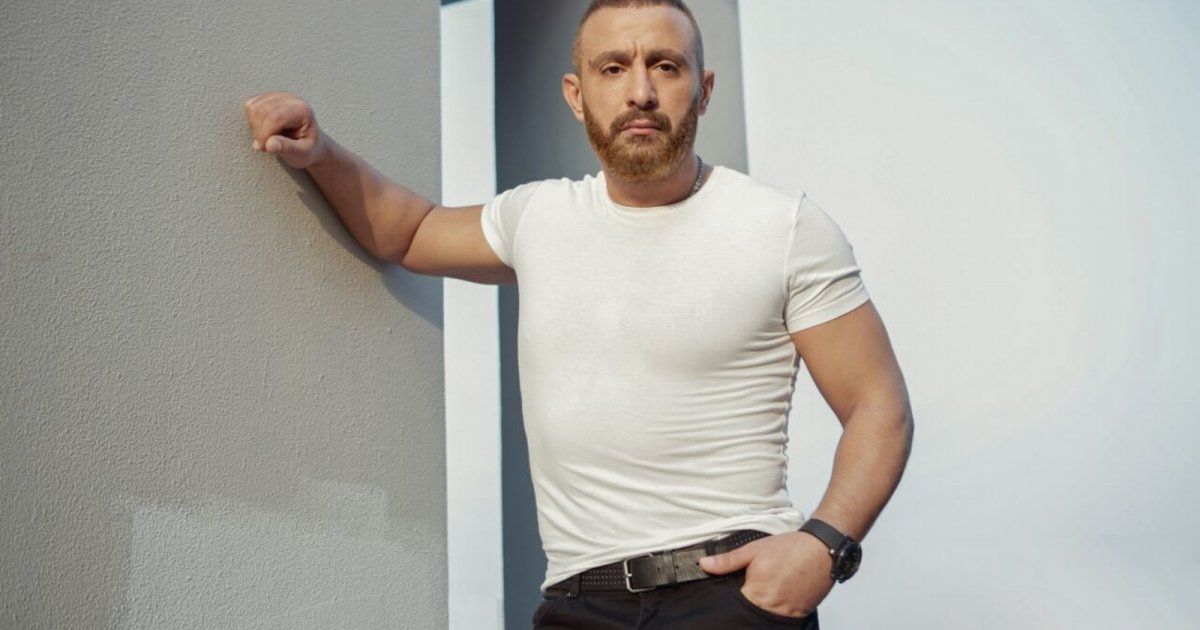 شاهد .. أحمد السقا بصورة مع أولاده.. وهكذا أصبحوا في مرحلة الشباب