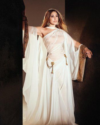 شاهد .. فستان نجوى كرم يعود لعام 1958.. هذه قصته وهكذا أعادت تصميمه