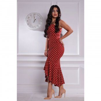 شاهد .. بعد جدل فستانها الأحمر.. أيتن عامر تعترض على التعليقات