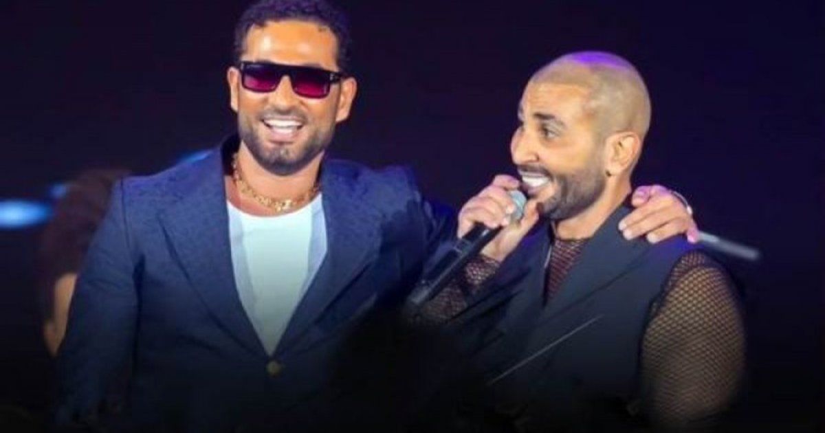 شاهد .. بالصور- من داخل الطائرة الخاصة.. هذا ما كان يفعله أحمد سعد وشقيقه عمرو