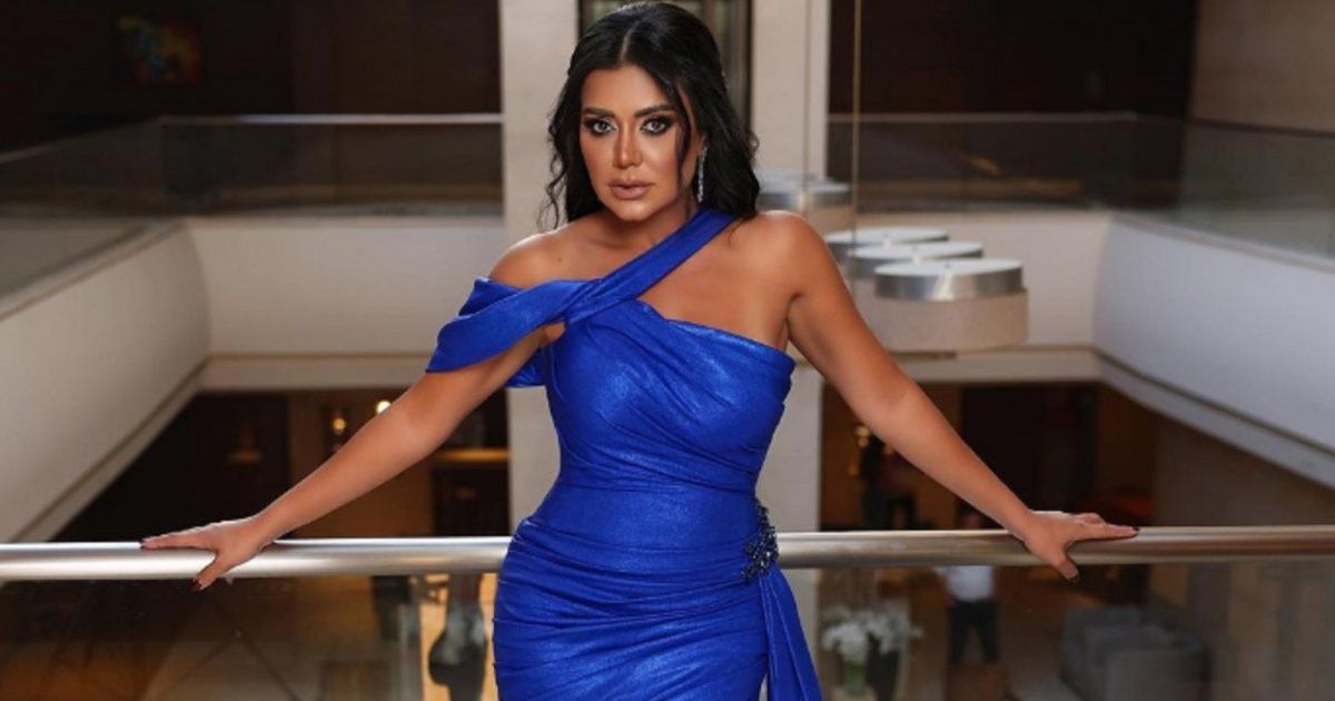 شاهد .. بالصور- من داجل المصعد..راني يوسف تبهر الجمهور بأناقتها وأنوثتها المميزة