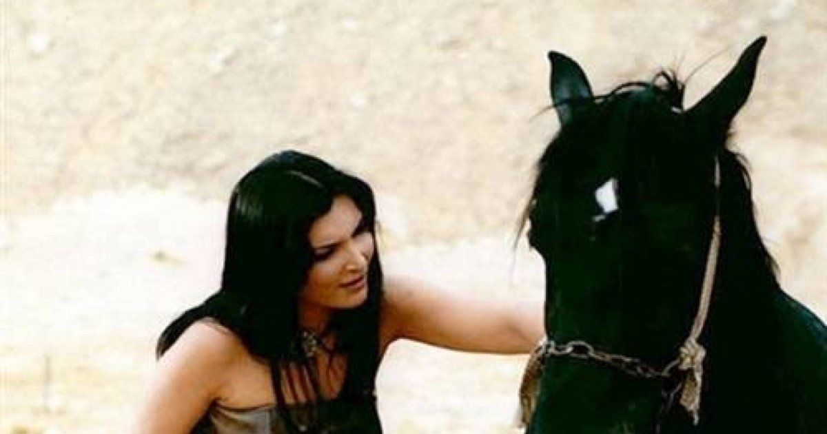 شاهد .. هل تذكرون نجلا " مغنية الحصان " ؟ هكذا أصبحت بعد مرور سنوات عديدة