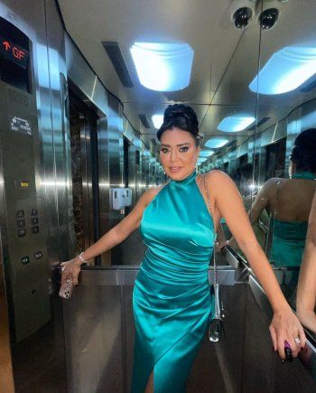 شاهد .. بالصور- من داجل المصعد..راني يوسف تبهر الجمهور بأناقتها وأنوثتها المميزة