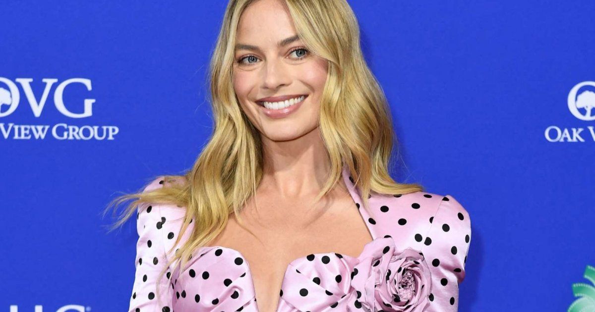 شاهد .. قيمة مجوهرات مارجو روبي تجاوز الـ 3 مليون دولار.. وهكذا أعادت إرتداء فستان باربي