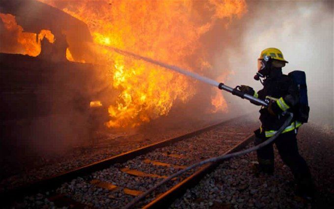 أخبار مصر | اشتعال النيران في محل تجاري بسوهاج.. حرق أدوات منزلية بمليون جنيه