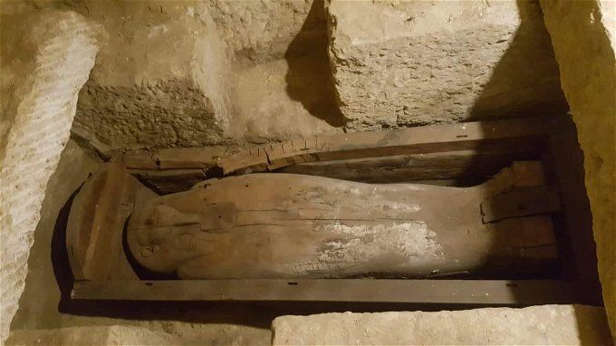 أخبار مصر | اكتشاف أثري جديد بالمنيا.. مومياوات وتوابيت وأقنعة ذهبية وتماثيل تراكوتا للمرة الأولى