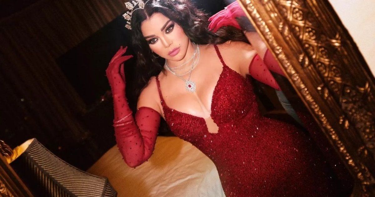 شاهد .. هيفا وهبي متألقة كعادتها.. وهذه تفاصيل وسعر إطلالتها
