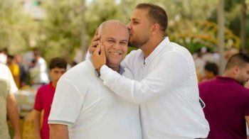 شاهد .. نقابة الصحفيين المصريين تمنح الصحفي وائل دحدوح هذه الجائزة