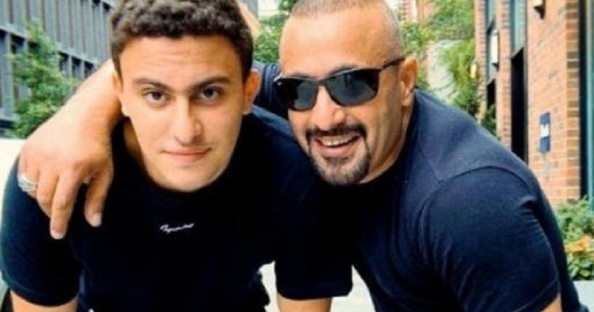 شاهد .. أحمد السقا وإبنه ياسين كالتوأمان في هذه الصورة