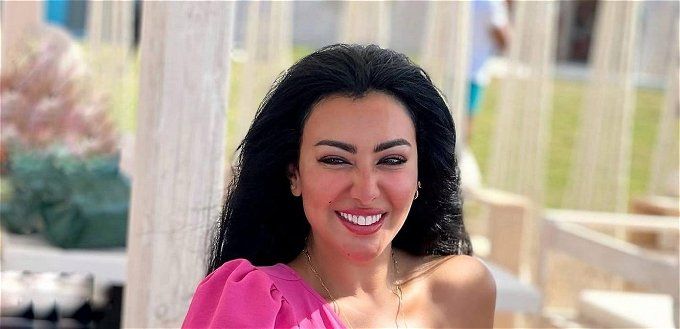 قصة ارتباط خطيب ميرهان حسين بشرين عبد الوهاب.. ردها سكت الكل