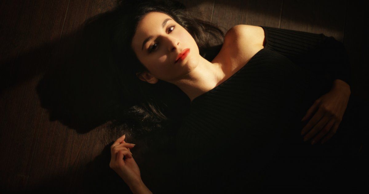 شاهد .. ندى ازهاري تسلط الضوء على الصحة النفسية في أغنيتها الجديدة