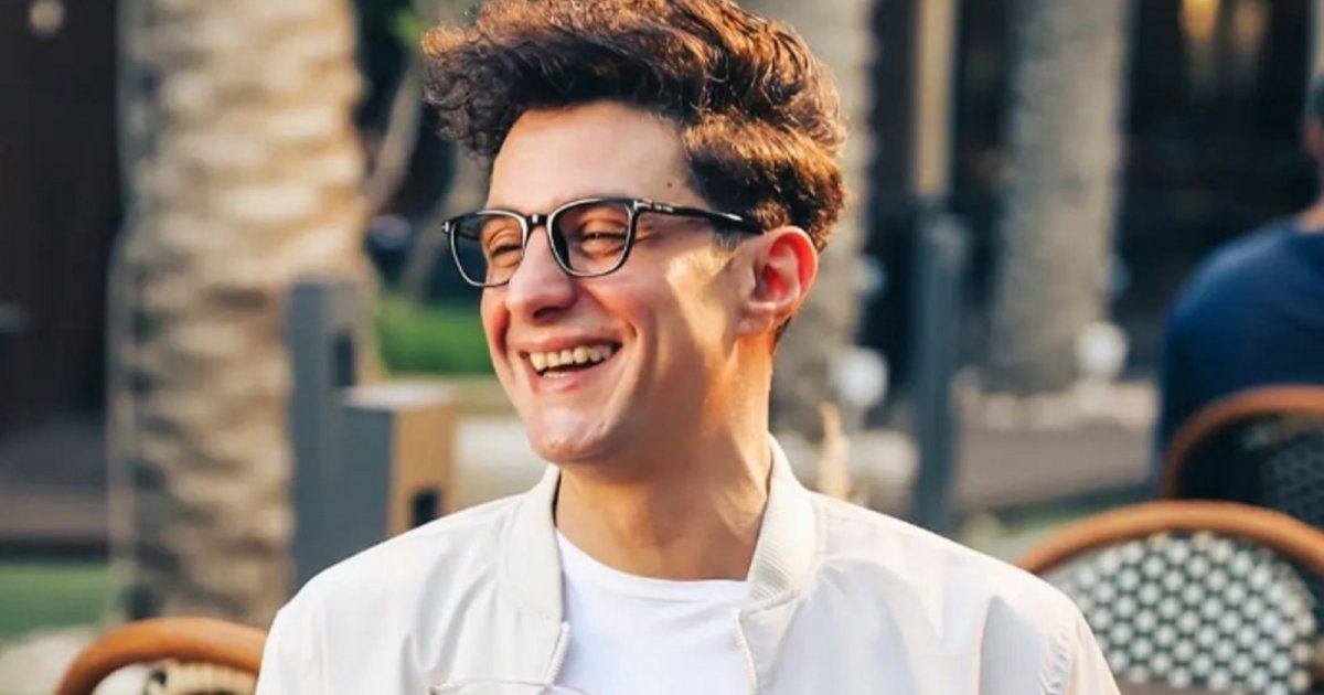 شاهد .. بالفيديو- أحمد الفيشاوي يمارس الملاكمة في النادي الرياضي والجمهور يعلق على جسمه..فما القصة!