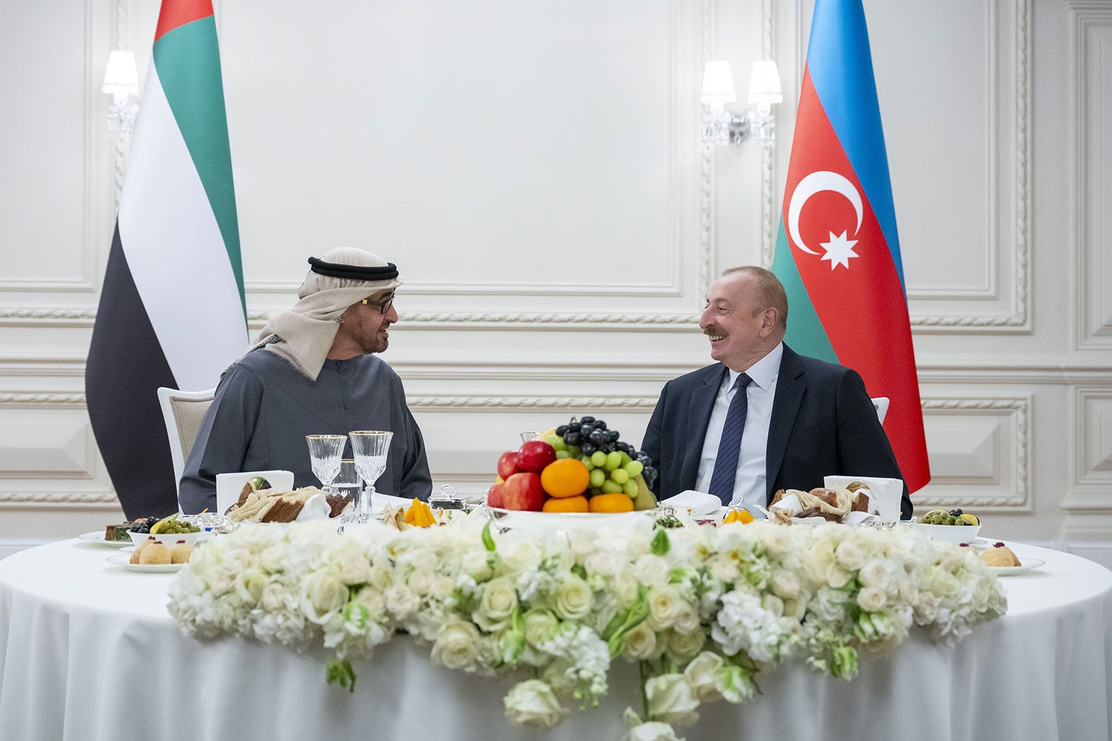 رئيس الدولة يحضر مأدبة العشاء التي أقامها الرئيس إلهام علييف تكريماً لسموه
