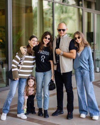 شاهد .. بالصور- في أوقات عائلية في دبي..نانسي عجرم تقضي وقت ممتع مع زوجها وبناتها