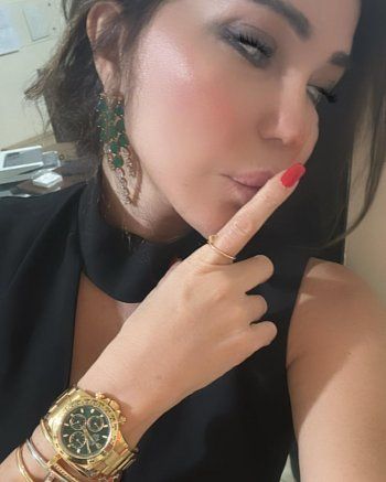 شاهد .. مي حريري تحذف هذه الصور بعد تعرضها للهجوم بسبب جرأة فستانها