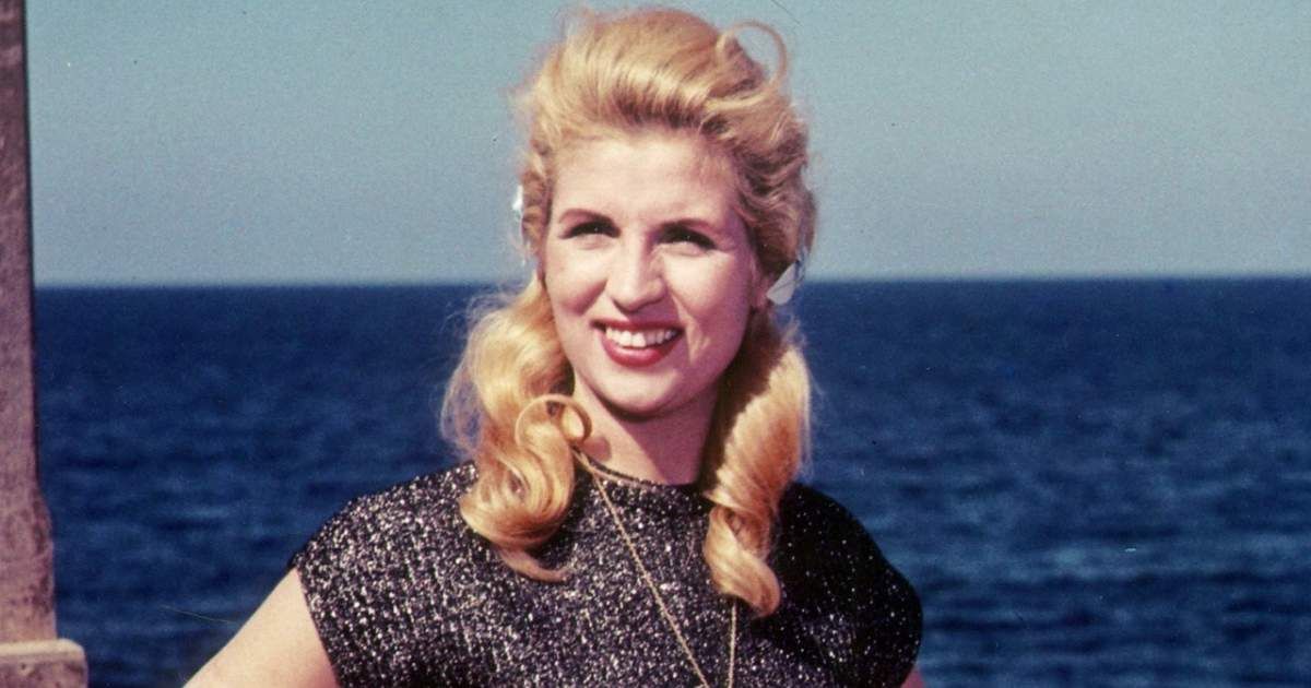 شاهد .. هذه الإطلالة لـ صباح سببت طلاقها من أحد أزواجها -بالصورة