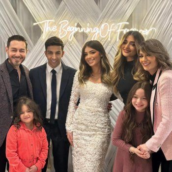 شاهد .. ملك أحمد زاهر تهنئ شقيقتها ليلى على خطوبتها.. وهذا ما قالته