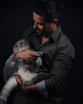 شاهد .. قطة ناصيف زيتون تحدث ضجة على مواقع التواصل الإجتماعي.. شاهدوا جمالها