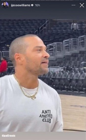 شاهد .. جيسي ويليامز يستمر بالتضامن مع فلسـ طين بـ تي شيرت ضد التمييز العنصري