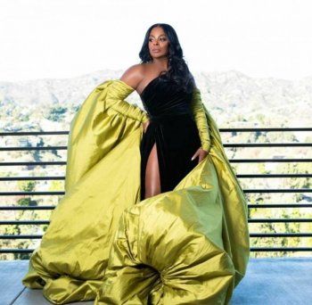 شاهد .. بالصور- ممثلة عالمية ترتدي فستان نجوى كرم الفخم