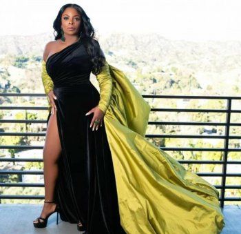 شاهد .. بالصور- ممثلة عالمية ترتدي فستان نجوى كرم الفخم