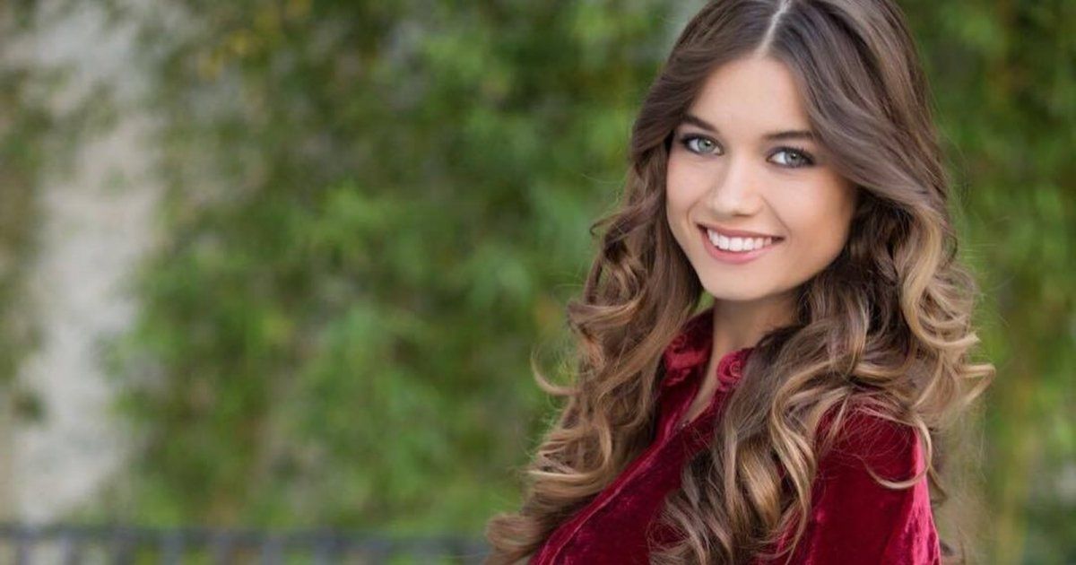 شاهد .. بطلة "طائر الرفراف" تثير الجدل برقصها بفستان ضيق وقصير