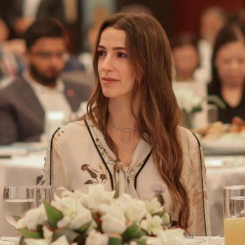 شاهد .. إطلالة مميزة للأميرة رجوة بأول زيارة رسمية لها إلى سنغافورة!