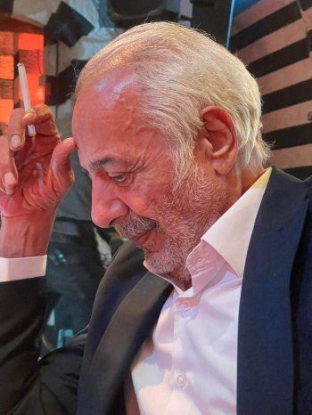 شاهد .. أيمن زيدان : " تحت دوي القذائف كانت تصرخ كم أحبك.. "