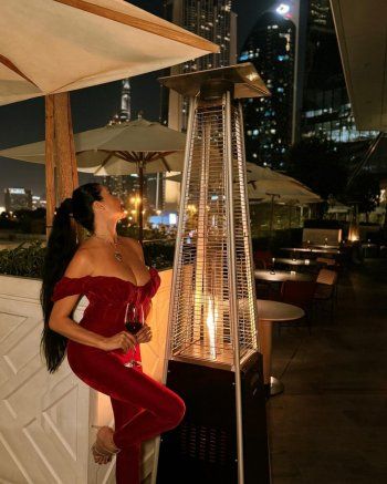 شاهد .. لاميتا فرنجية بإطلالة لامعة وجريئة.. وجمالها حديث الكثيرين