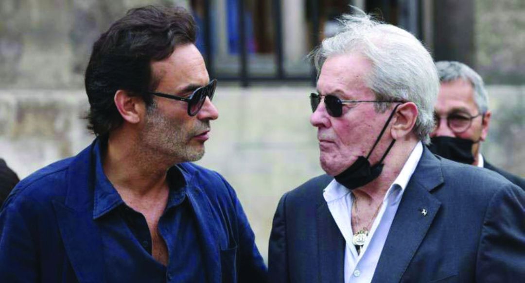 عارفين ألان ديلون : أولاده مقطعين بعض على الميراث