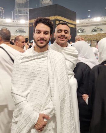 شاهد .. بالصورة - نور النبوي وكزبرة يؤديان مناسك العمرة