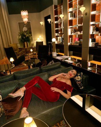 شاهد .. لاميتا فرنجية بإطلالة لامعة وجريئة.. وجمالها حديث الكثيرين