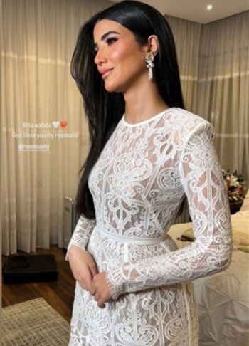 شاهد .. ريم سامي تتألق في حفل خطوبتها.. وإليكم تفاصيل وسعر إطلالتها