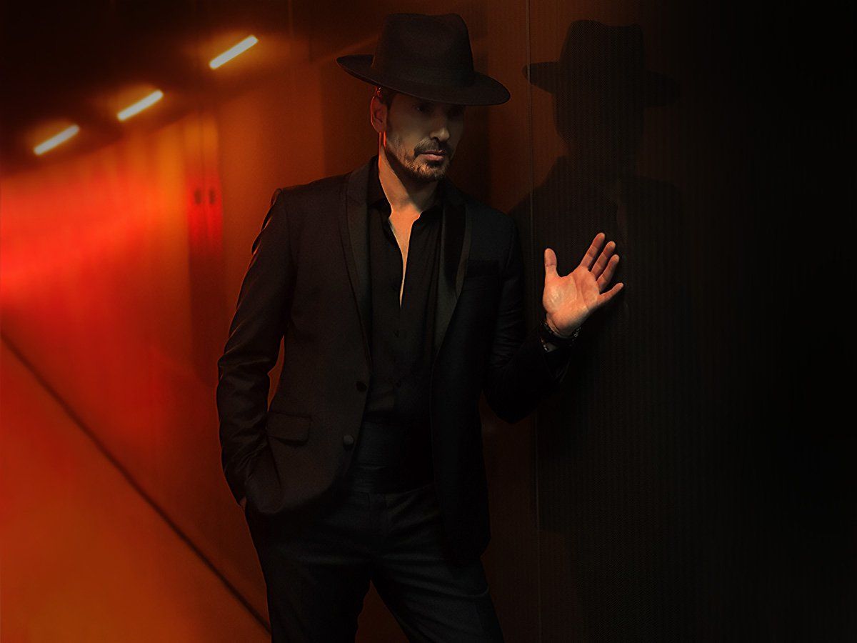 عزيز عبدو رومانسي وعاشق «لو يجي الليل»