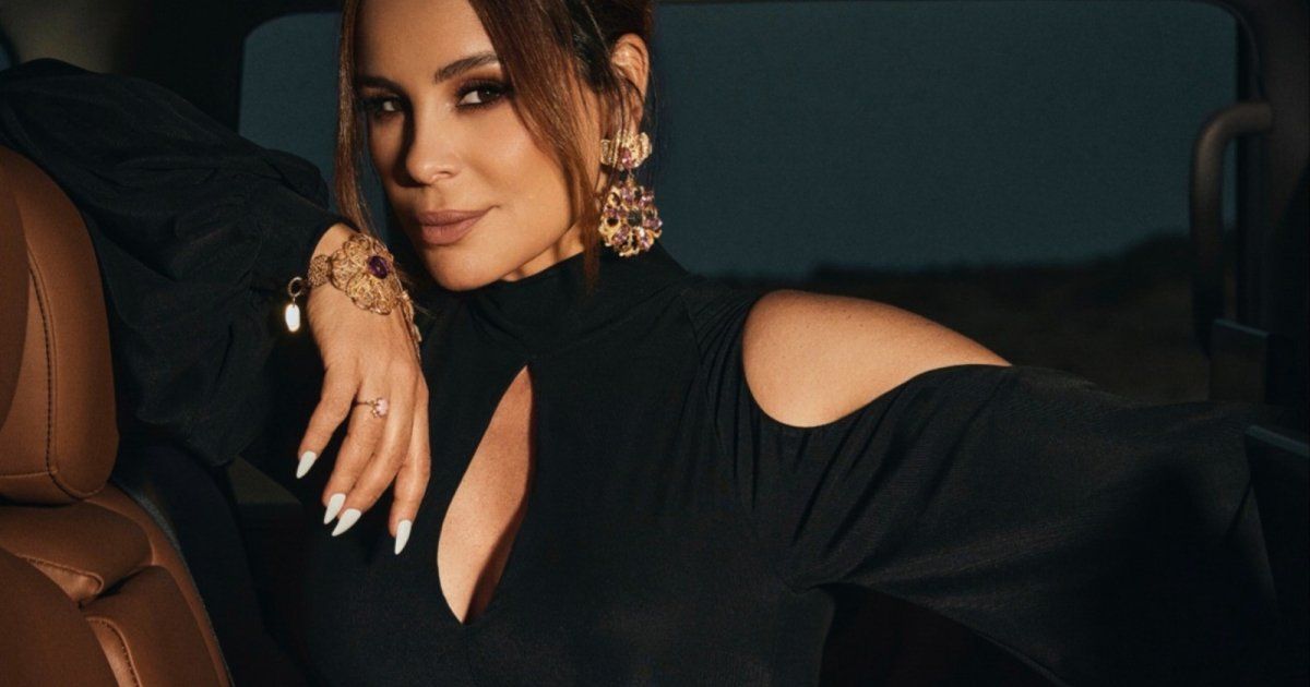 شاهد .. بالقبلات.. كارول سماحة تروّح لمفاجأة جديدة