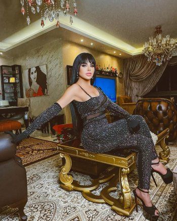 شاهد .. ليال عبود تخضع لجلسة تصوير في منزلها.. وصور تظهر فخامته