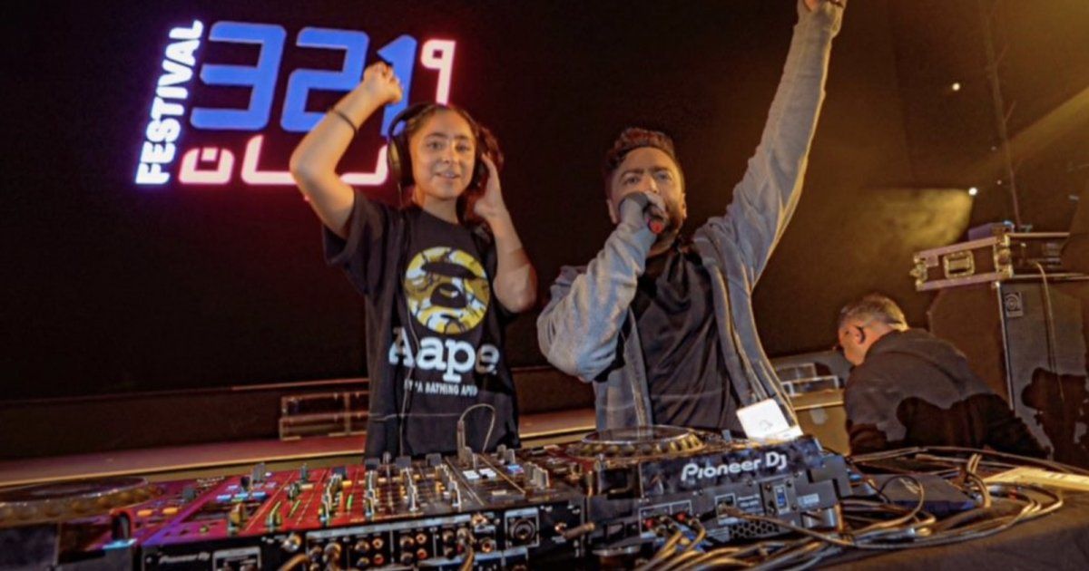 شاهد .. إبنة تامر حسني تتحول الى DJ في حفله بدبي وهكذا تفاعل معها الجمهور - بالفيديو
