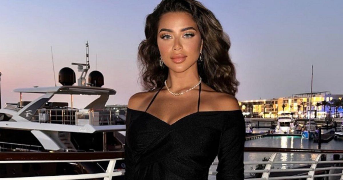 شاهد .. بالصور- بالجلد الأسود..يارا السكري تستعرض جمالها وأنوثتها بلوك مميز