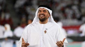 شاهد .. ظهور حسين الجسمي دون محبس الزواج يثير التساؤلات .. فهل انفصل عن زوجته ؟