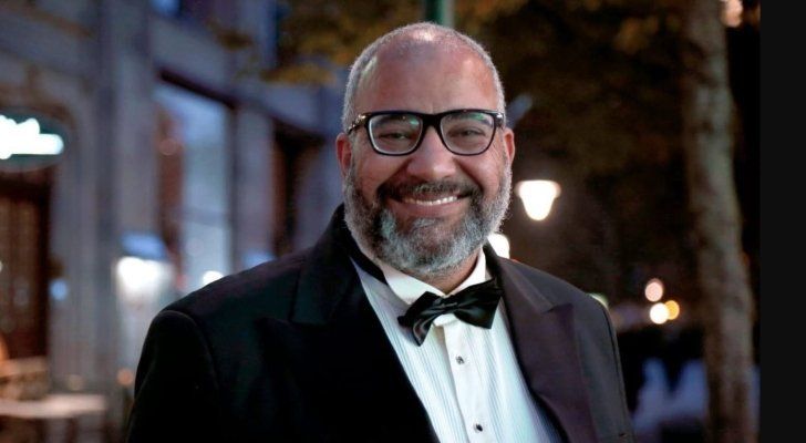 شاهد .. بالصورة- بيومي فؤاد يتعرض لأزمة صحية وينقل إلى المستشفى