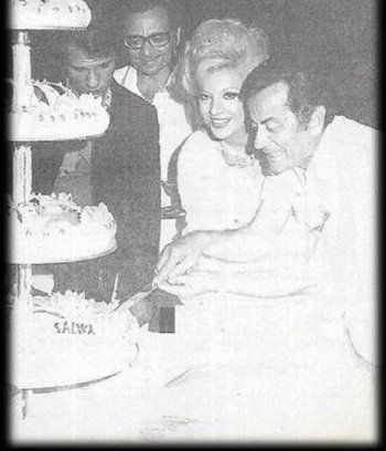 شاهد .. صور نادرة لـ فريد الأطرش وحبيبته خلال حفل عيد ميلادها وبحضور عبد الحليم حافظ