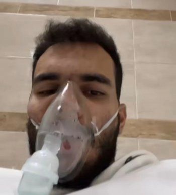 شاهد .. بالصورة- بيومي فؤاد يتعرض لأزمة صحية وينقل إلى المستشفى