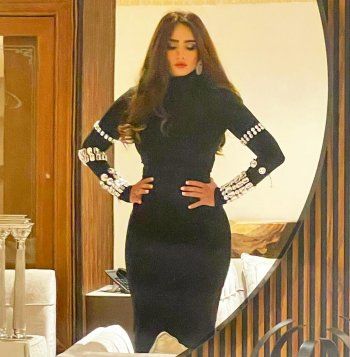 شاهد .. زينة تجذب الأنظار بإطلالتها بفستان أسود ضيق... إليكم كم بلغ سعره