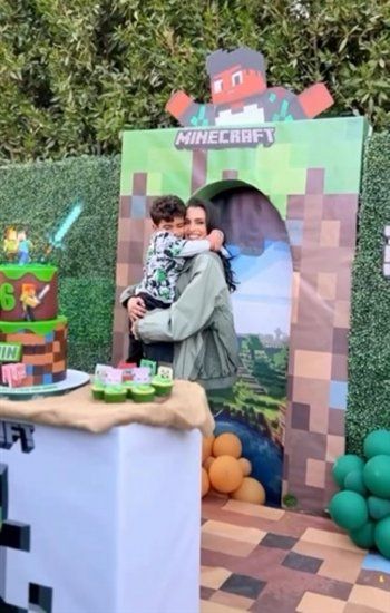 شاهد .. كارمن سليمان وزوجها مصطفى جاد يحتفلان بعيد ميلاد ابنهما .. بالصور